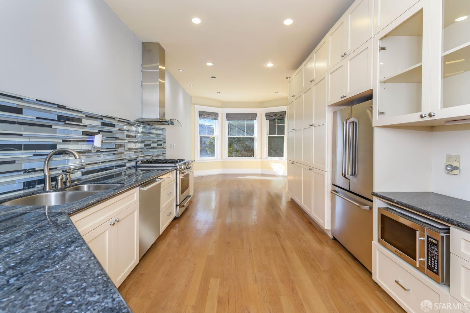 Detail Gallery Image 10 of 27 For 643 Hampshire St, San Francisco,  CA 94110 - 2 Beds | 2 Baths