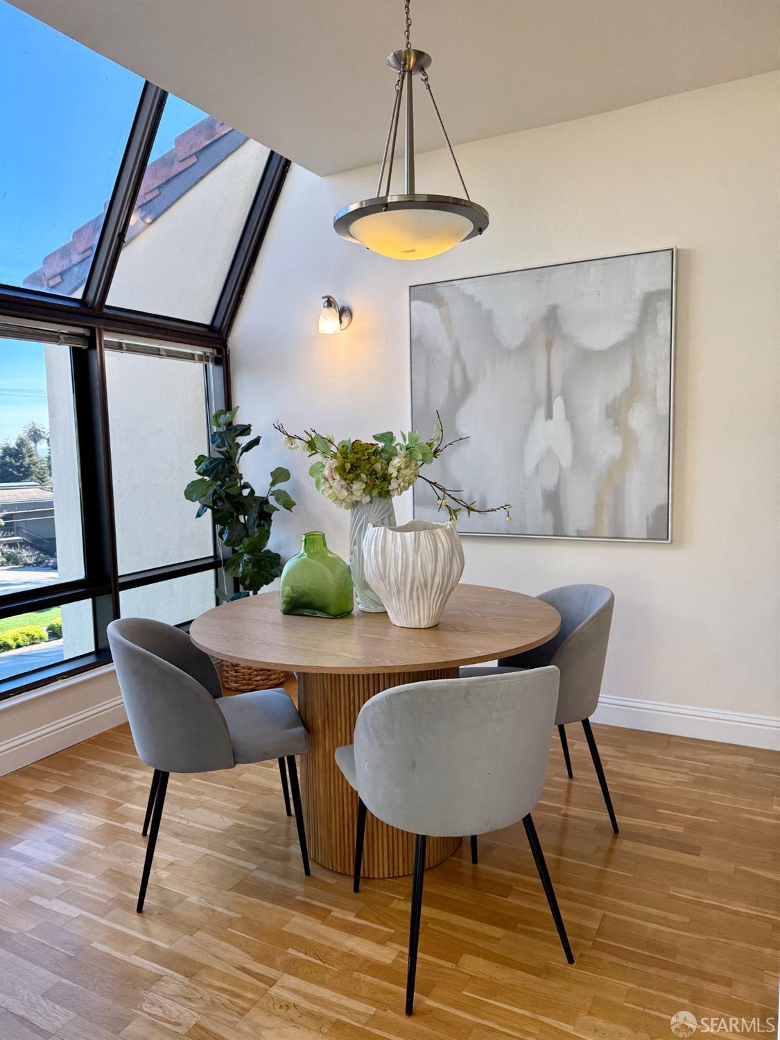 Detail Gallery Image 5 of 32 For 425 N El Camino Real #308,  San Mateo,  CA 94401 - 2 Beds | 2 Baths