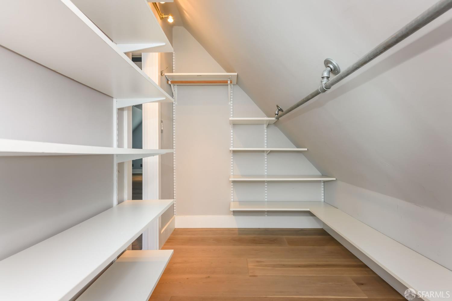 Detail Gallery Image 24 of 27 For 643 Hampshire St, San Francisco,  CA 94110 - 2 Beds | 2 Baths