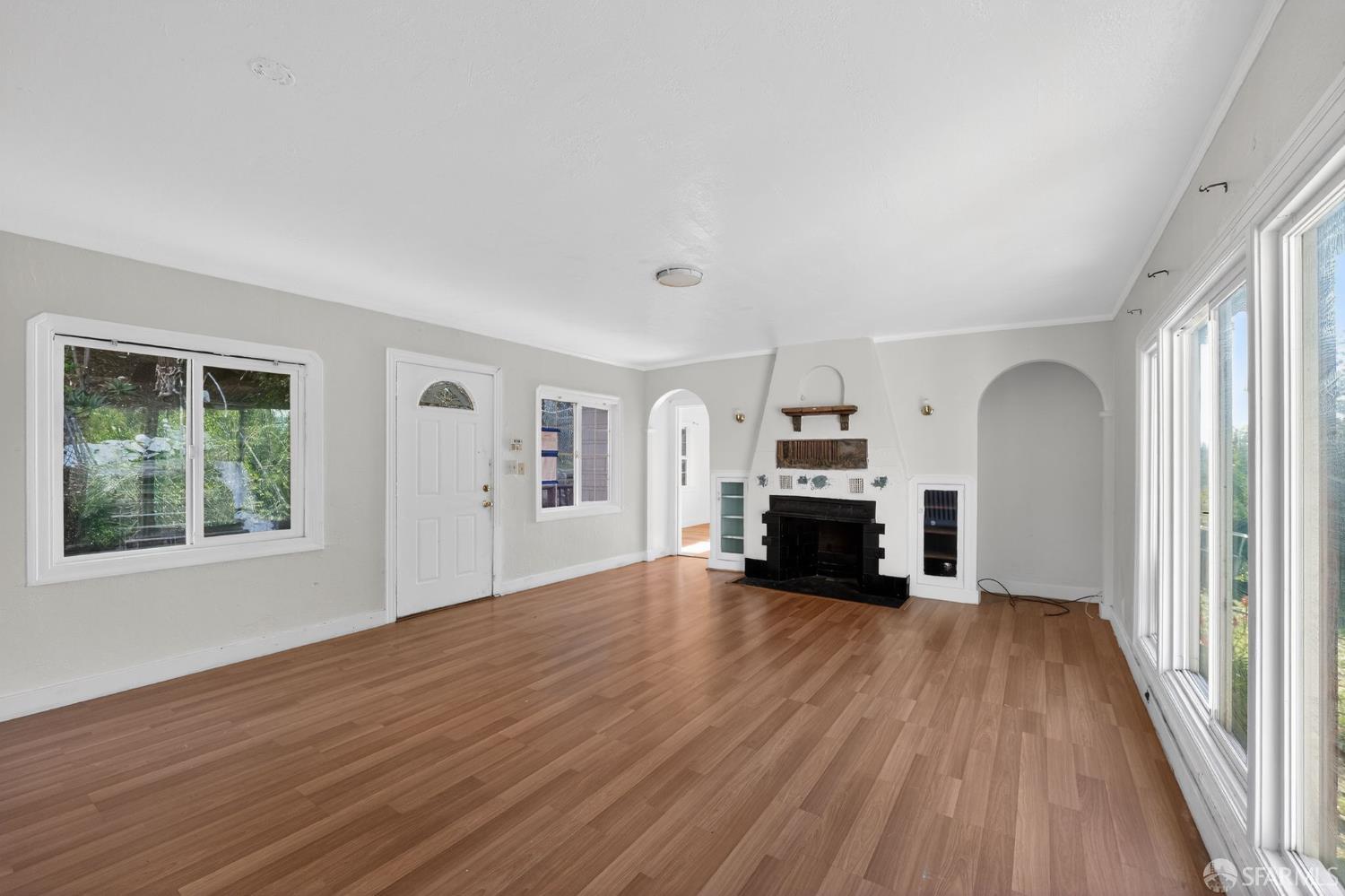 Detail Gallery Image 6 of 39 For 9117 Burr St, Oakland,  CA 94605 - 3 Beds | 2 Baths