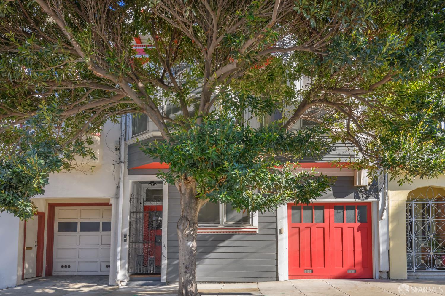 Detail Gallery Image 2 of 27 For 643 Hampshire St, San Francisco,  CA 94110 - 2 Beds | 2 Baths