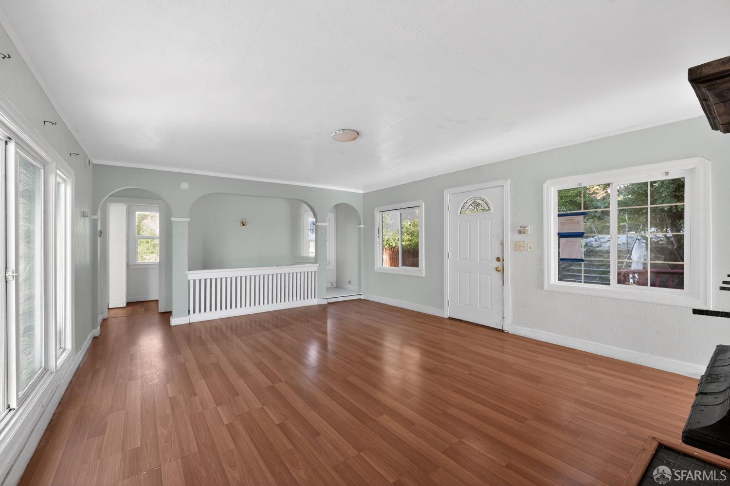 Detail Gallery Image 4 of 39 For 9117 Burr St, Oakland,  CA 94605 - 3 Beds | 2 Baths