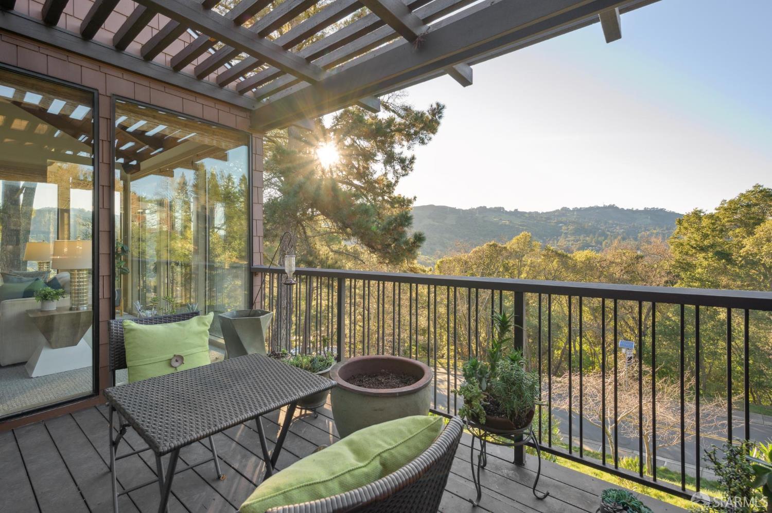 Detail Gallery Image 9 of 54 For 214 the Knoll, Orinda,  CA 94563 - 3 Beds | 3 Baths
