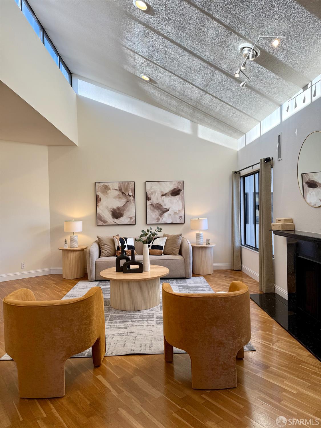 Detail Gallery Image 2 of 32 For 425 N El Camino Real #308,  San Mateo,  CA 94401 - 2 Beds | 2 Baths