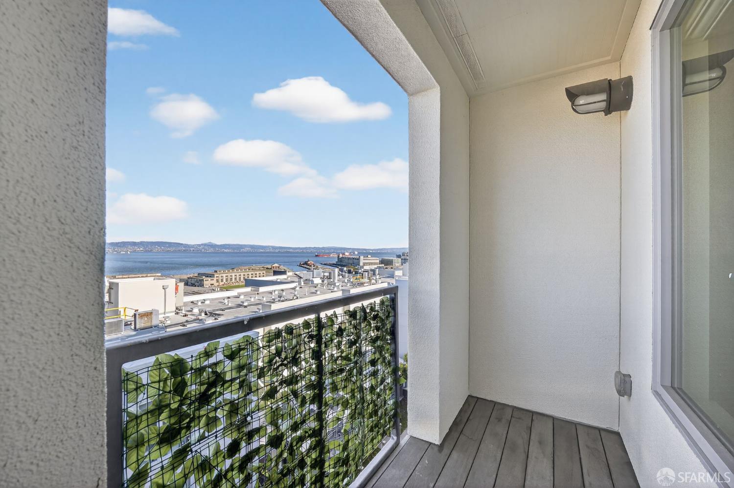Detail Gallery Image 20 of 33 For 10 Innes Ct #401,  San Francisco,  CA 94124 - 3 Beds | 2 Baths