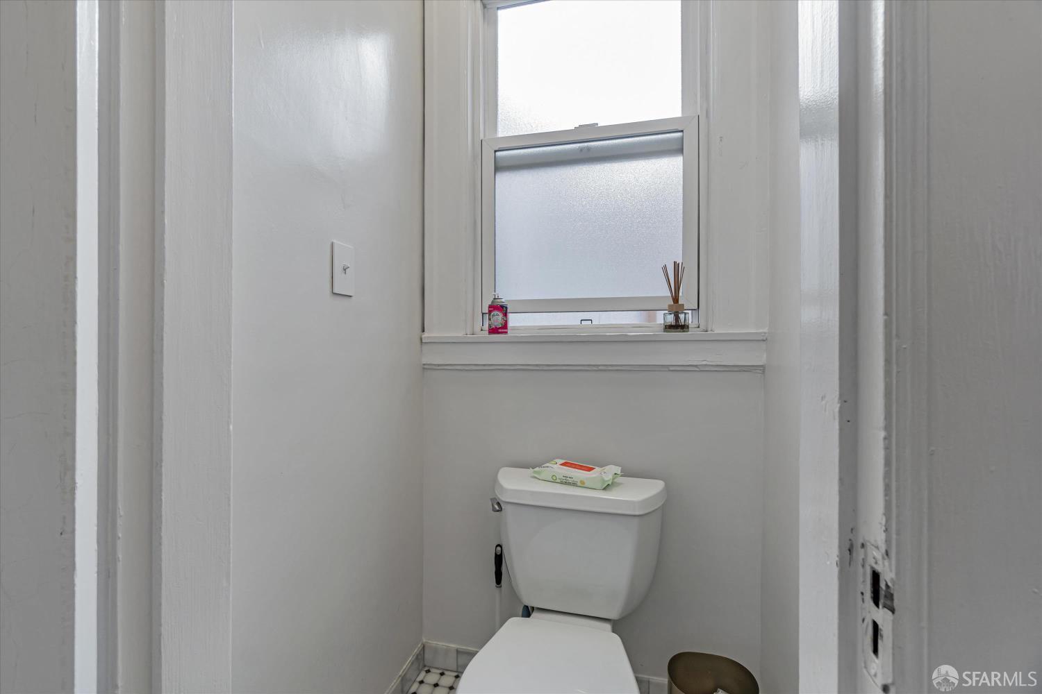 Detail Gallery Image 22 of 72 For 1733 Leavenworth St, San Francisco,  CA 94109 - – Beds | – Baths