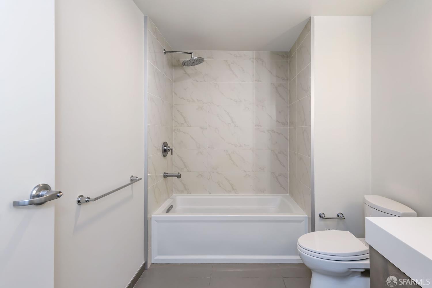 Detail Gallery Image 8 of 29 For 52 Innes Ct #308,  San Francisco,  CA 94124 - 1 Beds | 1 Baths