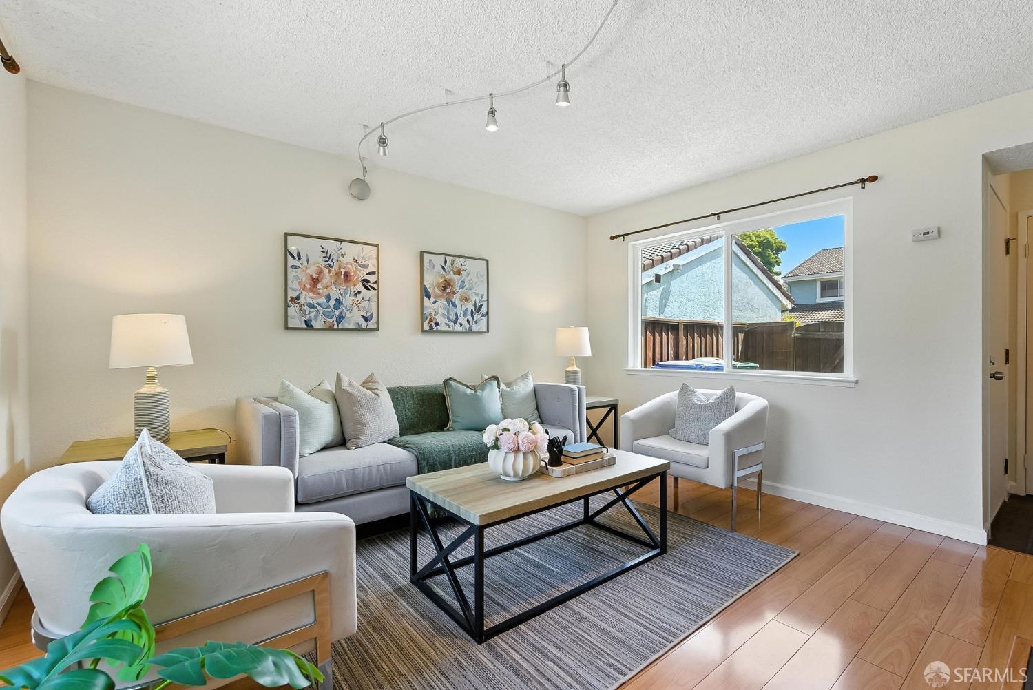 Detail Gallery Image 6 of 41 For 113 Westgate Cir, San Pablo,  CA 94806 - 2 Beds | 1/1 Baths