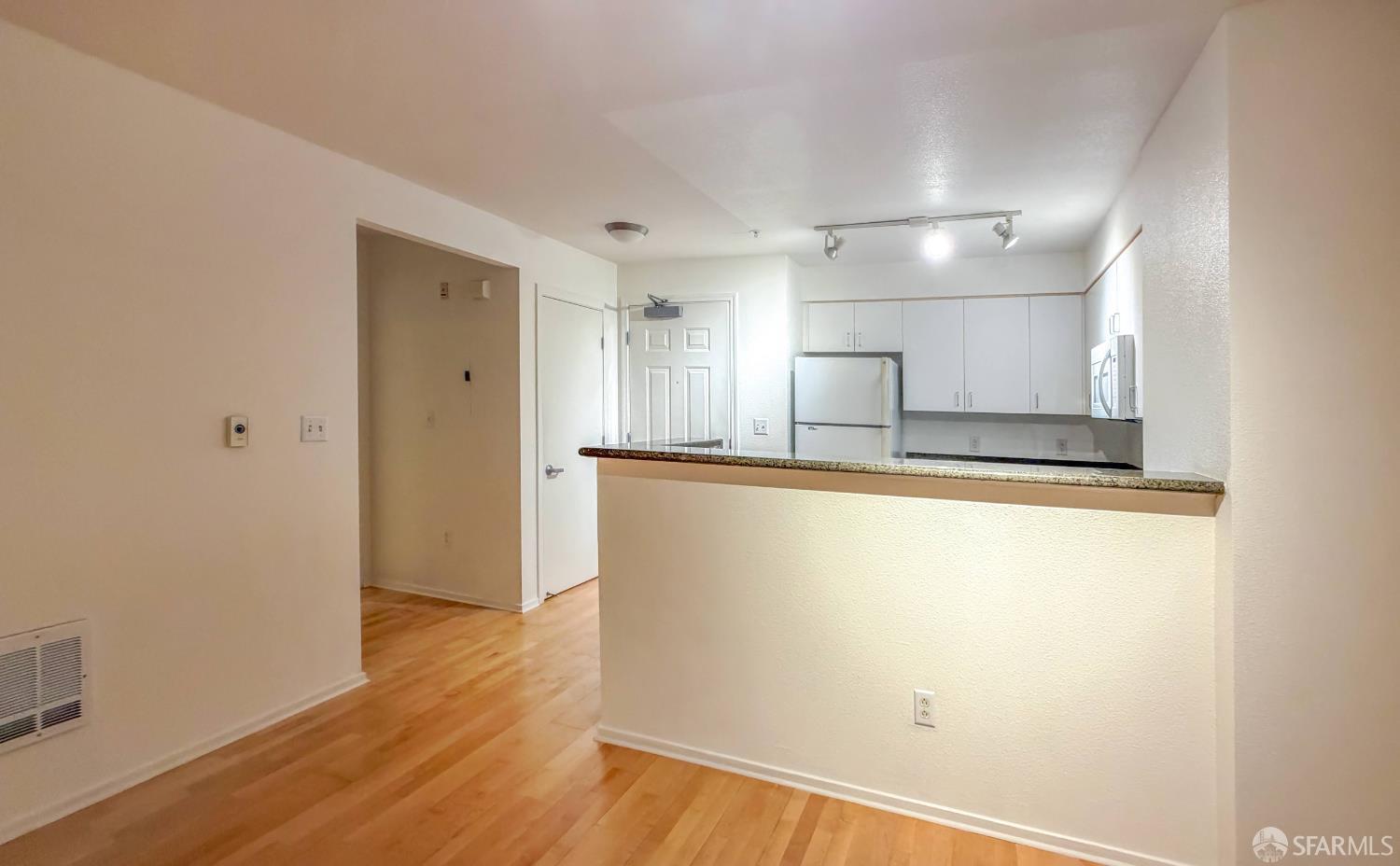 Detail Gallery Image 5 of 22 For 8300 Oceanview Ter #209,  San Francisco,  CA 94132 - 1 Beds | 1 Baths