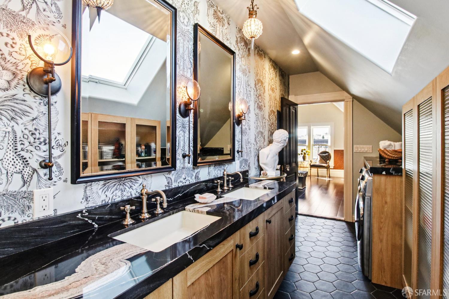 Detail Gallery Image 40 of 99 For 560 Lyon St, San Francisco,  CA 94117 - 5 Beds | 3/1 Baths