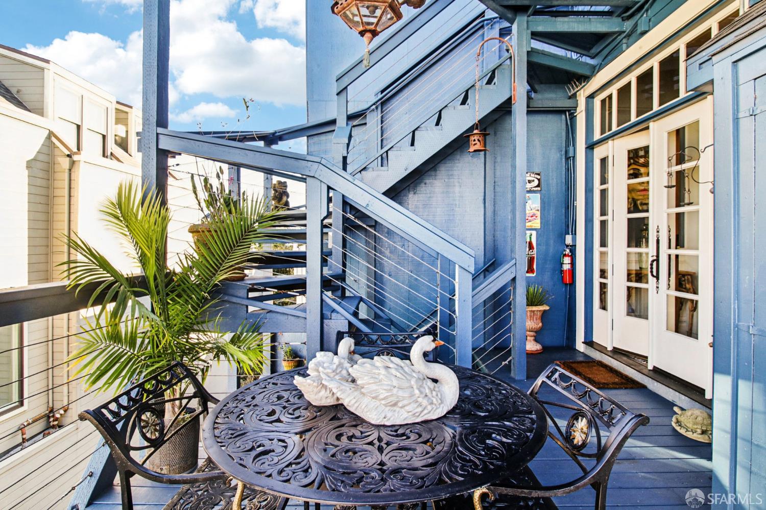 Detail Gallery Image 3 of 99 For 560 Lyon St, San Francisco,  CA 94117 - 5 Beds | 3/1 Baths