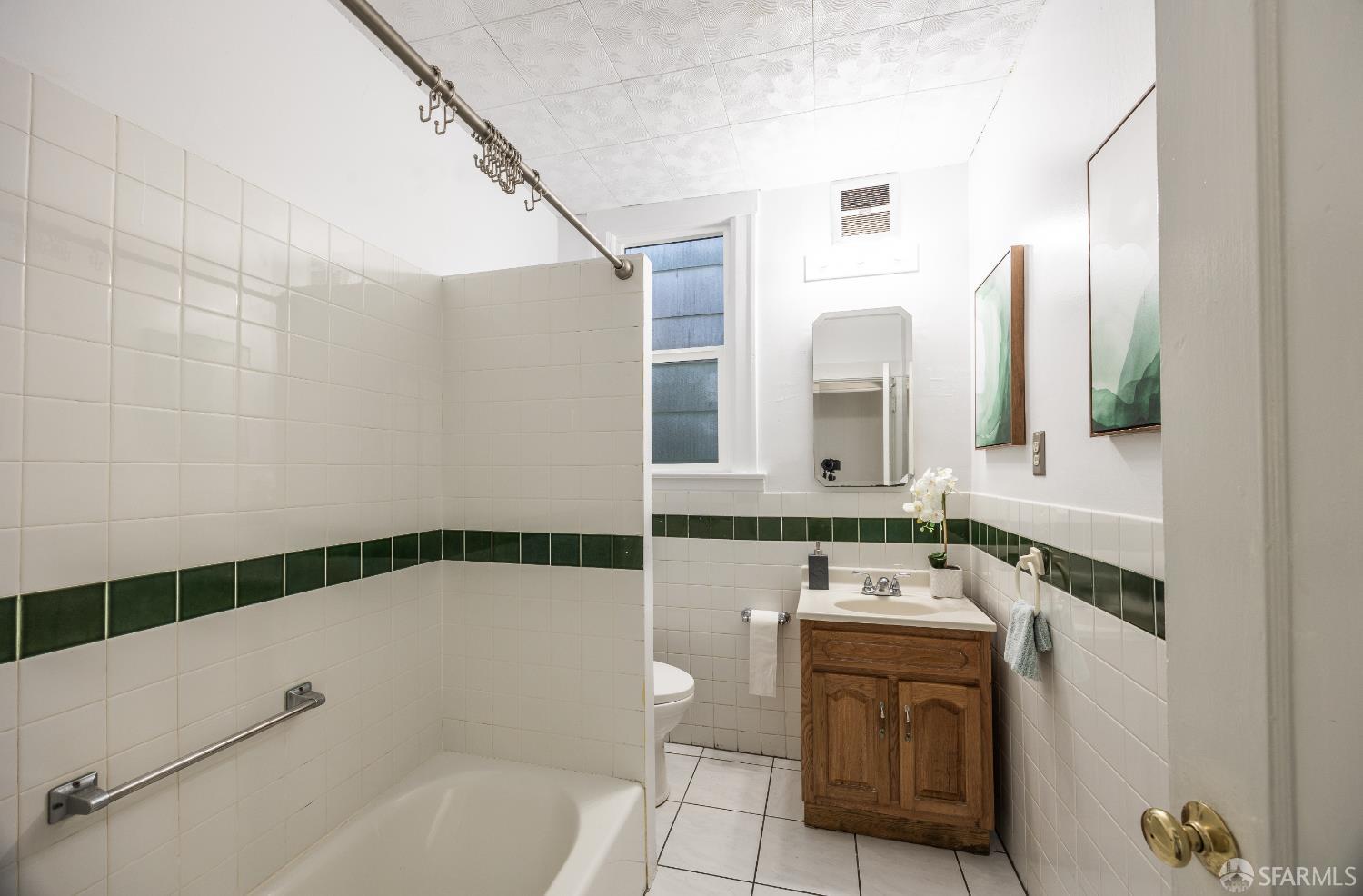Detail Gallery Image 13 of 28 For 263 Wilson St, San Francisco,  CA 94112 - 3 Beds | 1 Baths