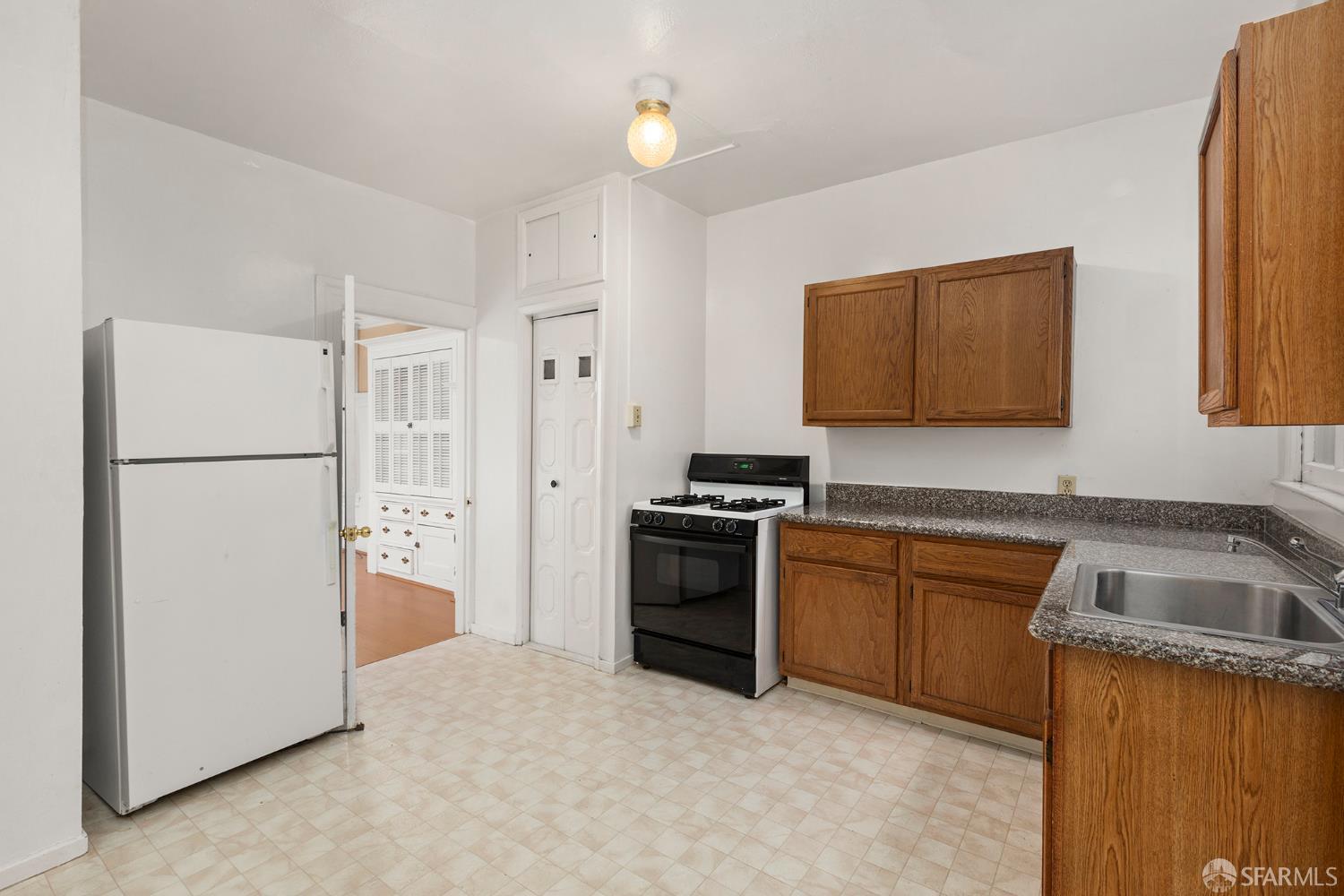 Detail Gallery Image 11 of 30 For 2315 Bush St, San Francisco,  CA 94115 - – Beds | – Baths