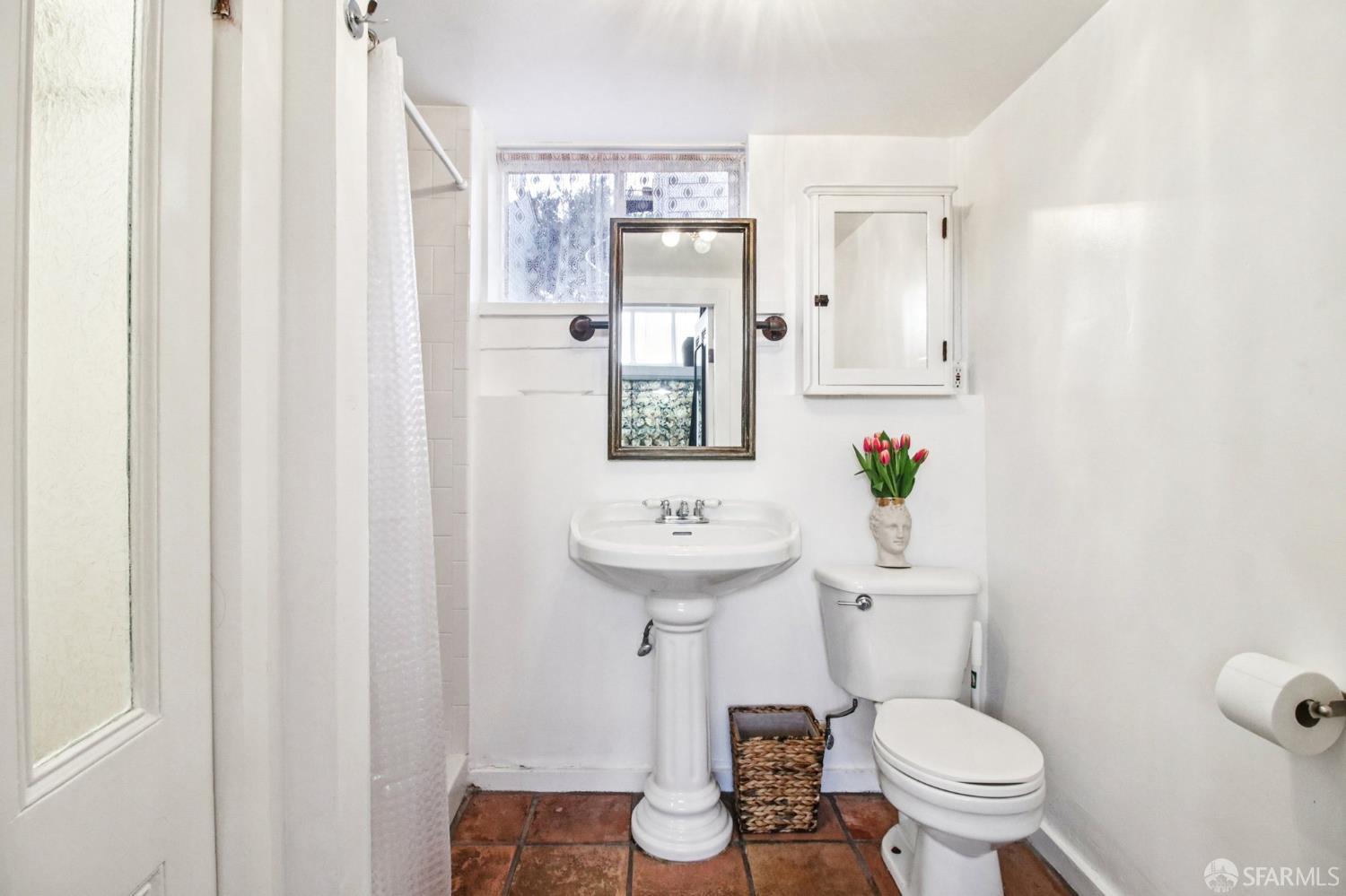 Detail Gallery Image 65 of 99 For 560 Lyon St, San Francisco,  CA 94117 - 5 Beds | 3/1 Baths