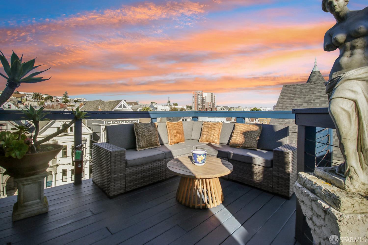 Detail Gallery Image 78 of 99 For 560 Lyon St, San Francisco,  CA 94117 - 5 Beds | 3/1 Baths