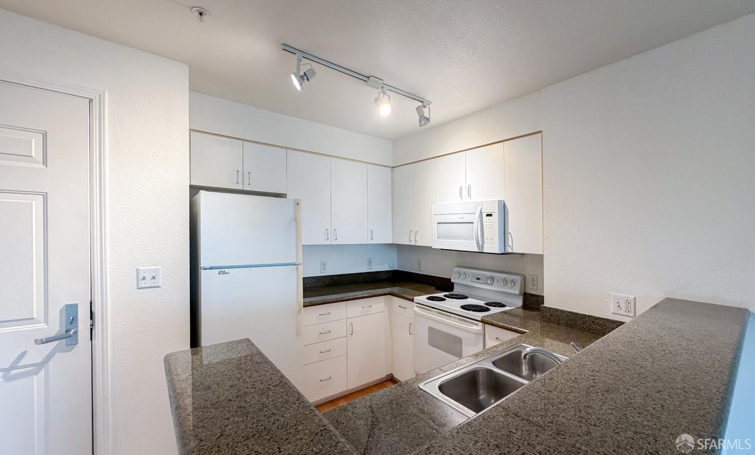 Detail Gallery Image 6 of 22 For 8300 Oceanview Ter #209,  San Francisco,  CA 94132 - 1 Beds | 1 Baths