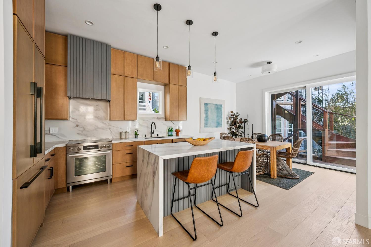 Detail Gallery Image 8 of 50 For 3821 23rd St, San Francisco,  CA 94114 - 3 Beds | 3 Baths