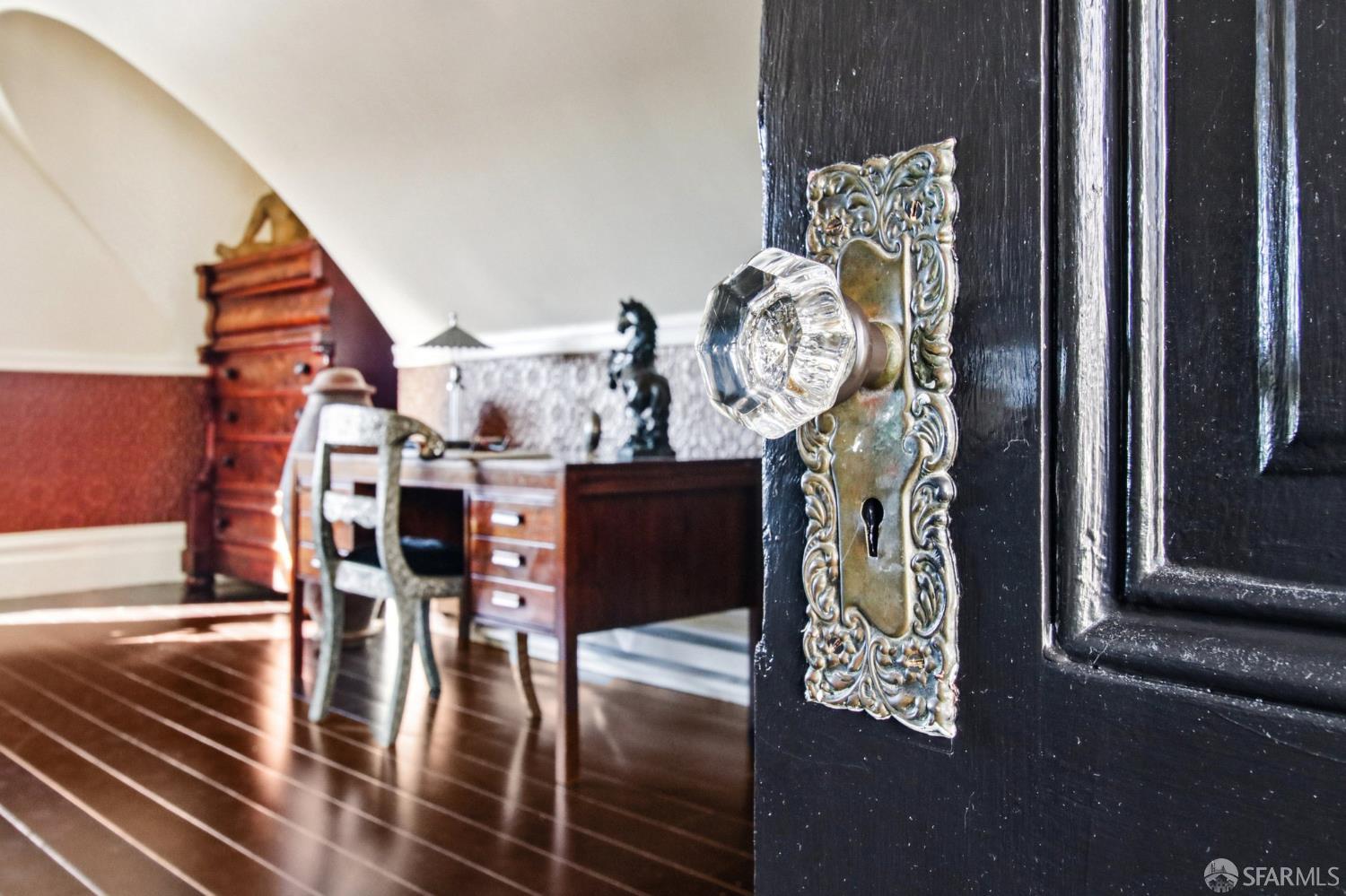 Detail Gallery Image 37 of 99 For 560 Lyon St, San Francisco,  CA 94117 - 5 Beds | 3/1 Baths