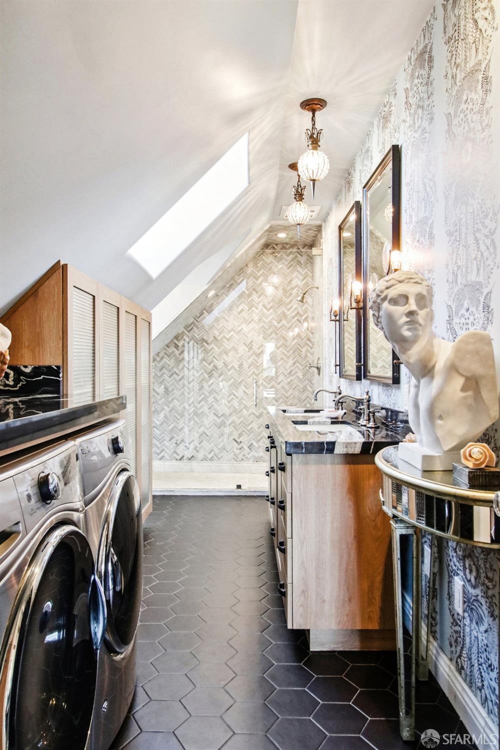 Detail Gallery Image 43 of 99 For 560 Lyon St, San Francisco,  CA 94117 - 5 Beds | 3/1 Baths