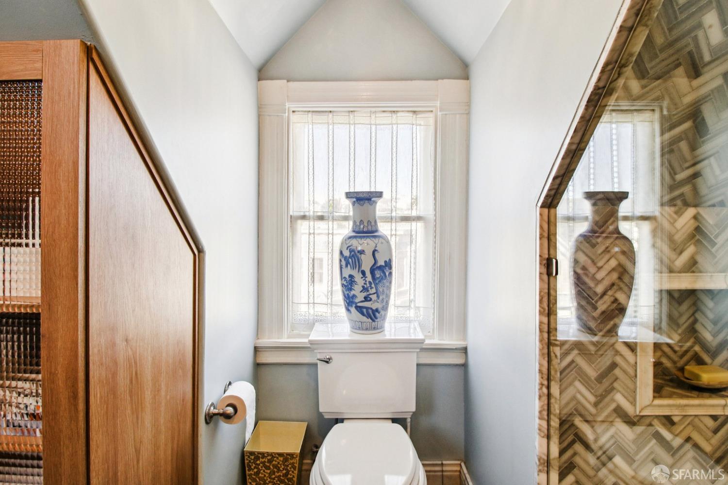 Detail Gallery Image 44 of 99 For 560 Lyon St, San Francisco,  CA 94117 - 5 Beds | 3/1 Baths