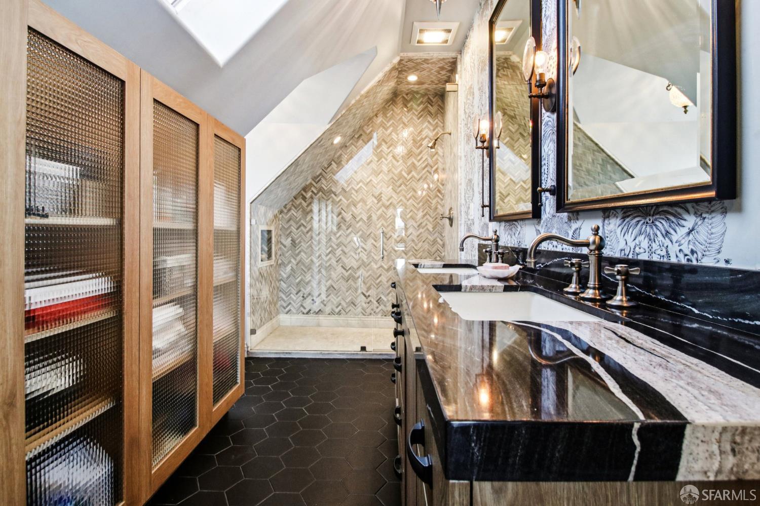 Detail Gallery Image 42 of 99 For 560 Lyon St, San Francisco,  CA 94117 - 5 Beds | 3/1 Baths