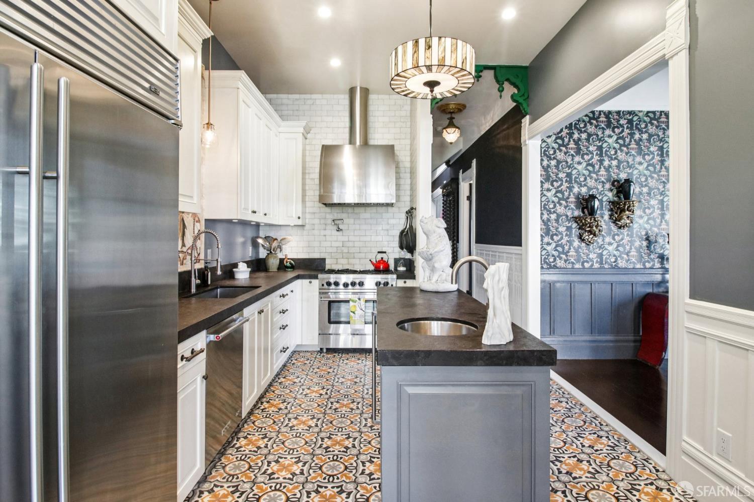 Detail Gallery Image 25 of 99 For 560 Lyon St, San Francisco,  CA 94117 - 5 Beds | 3/1 Baths