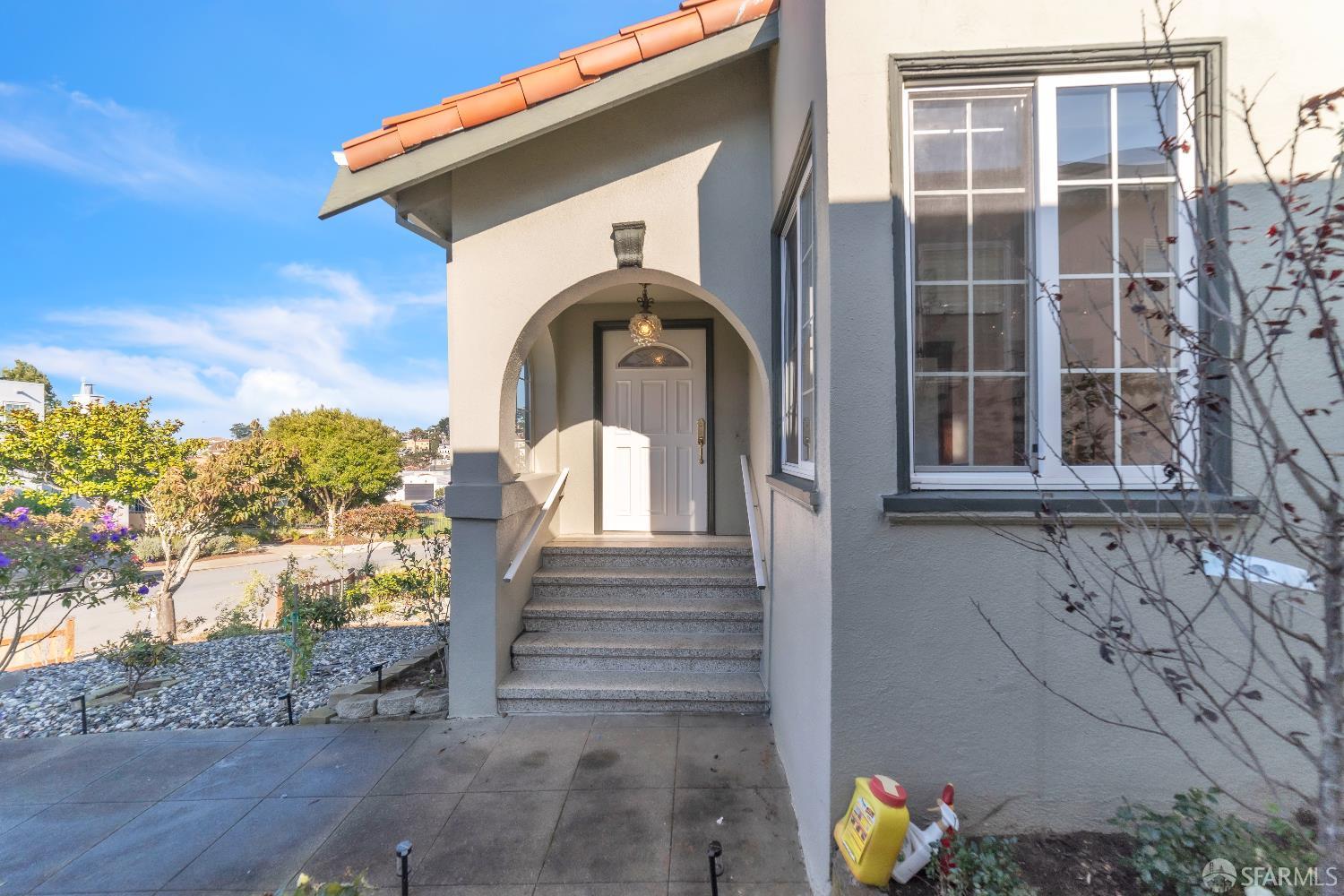 Detail Gallery Image 3 of 38 For 80 Corona St, San Francisco,  CA 94127 - 4 Beds | 3 Baths