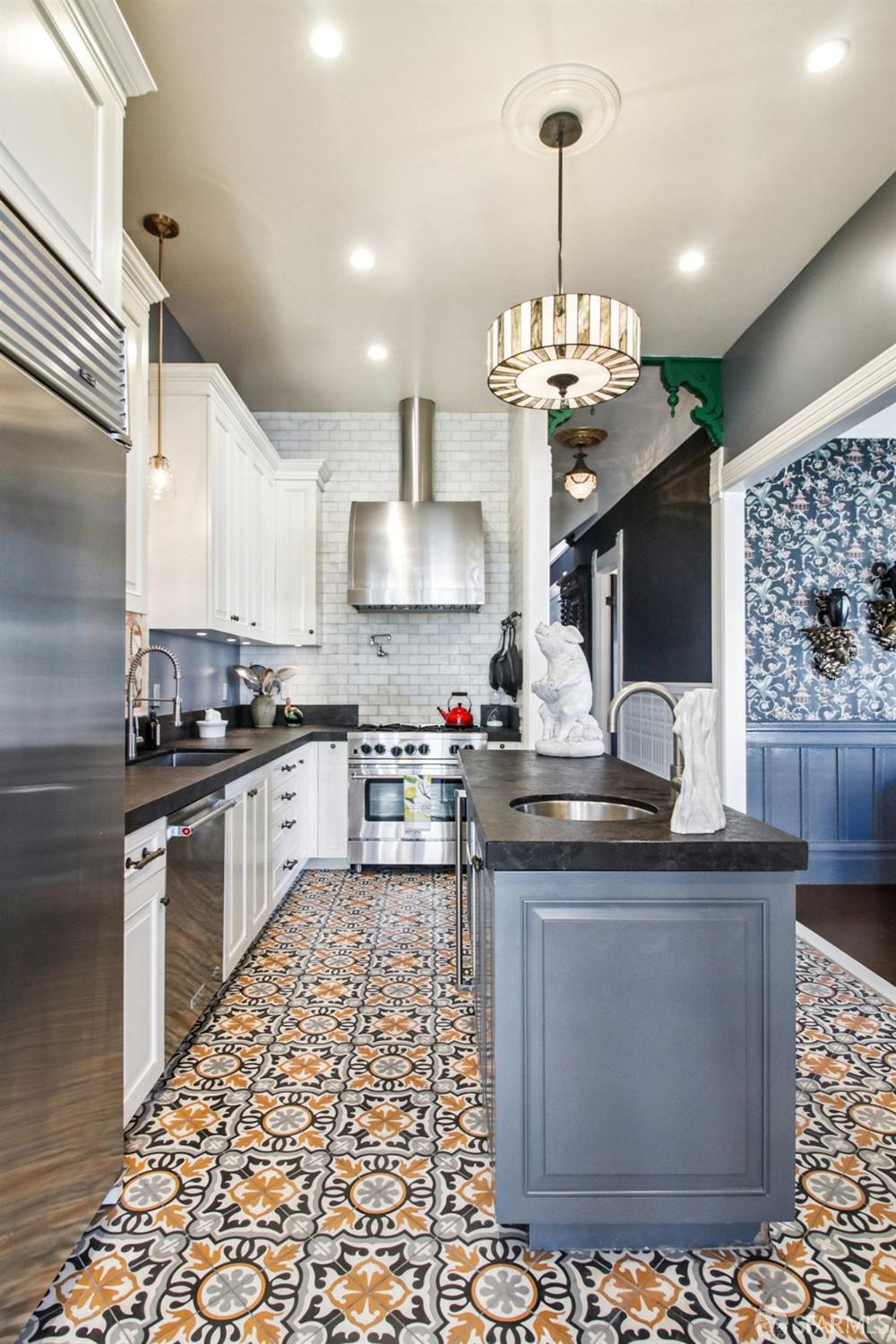 Detail Gallery Image 27 of 99 For 560 Lyon St, San Francisco,  CA 94117 - 5 Beds | 3/1 Baths