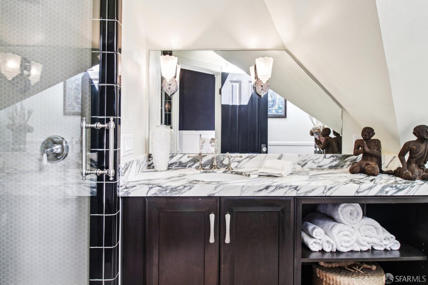 Detail Gallery Image 49 of 99 For 560 Lyon St, San Francisco,  CA 94117 - 5 Beds | 3/1 Baths