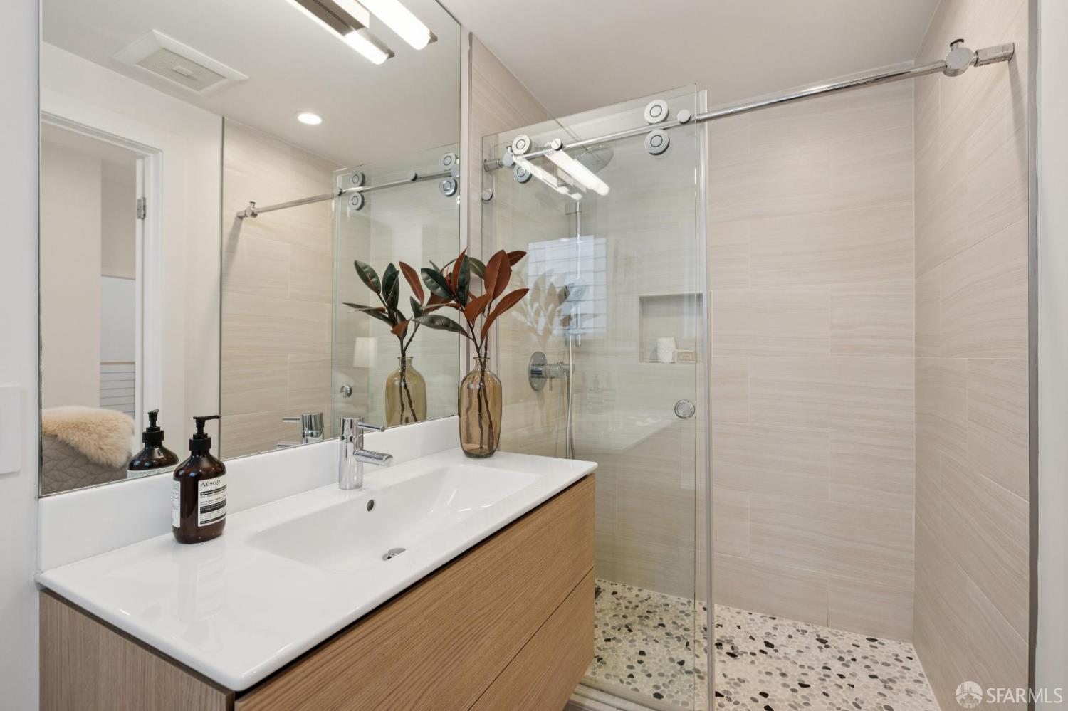 Detail Gallery Image 18 of 45 For 679 San Jose Ave, San Francisco,  CA 94110 - 4 Beds | 3 Baths