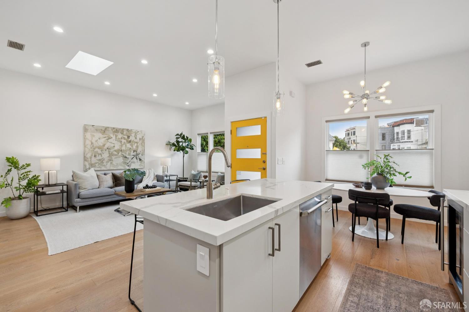 Detail Gallery Image 10 of 45 For 679 San Jose Ave, San Francisco,  CA 94110 - 4 Beds | 3 Baths