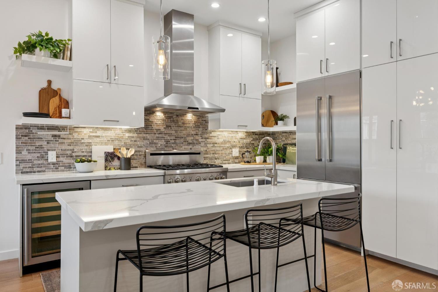 Detail Gallery Image 8 of 45 For 679 San Jose Ave, San Francisco,  CA 94110 - 4 Beds | 3 Baths