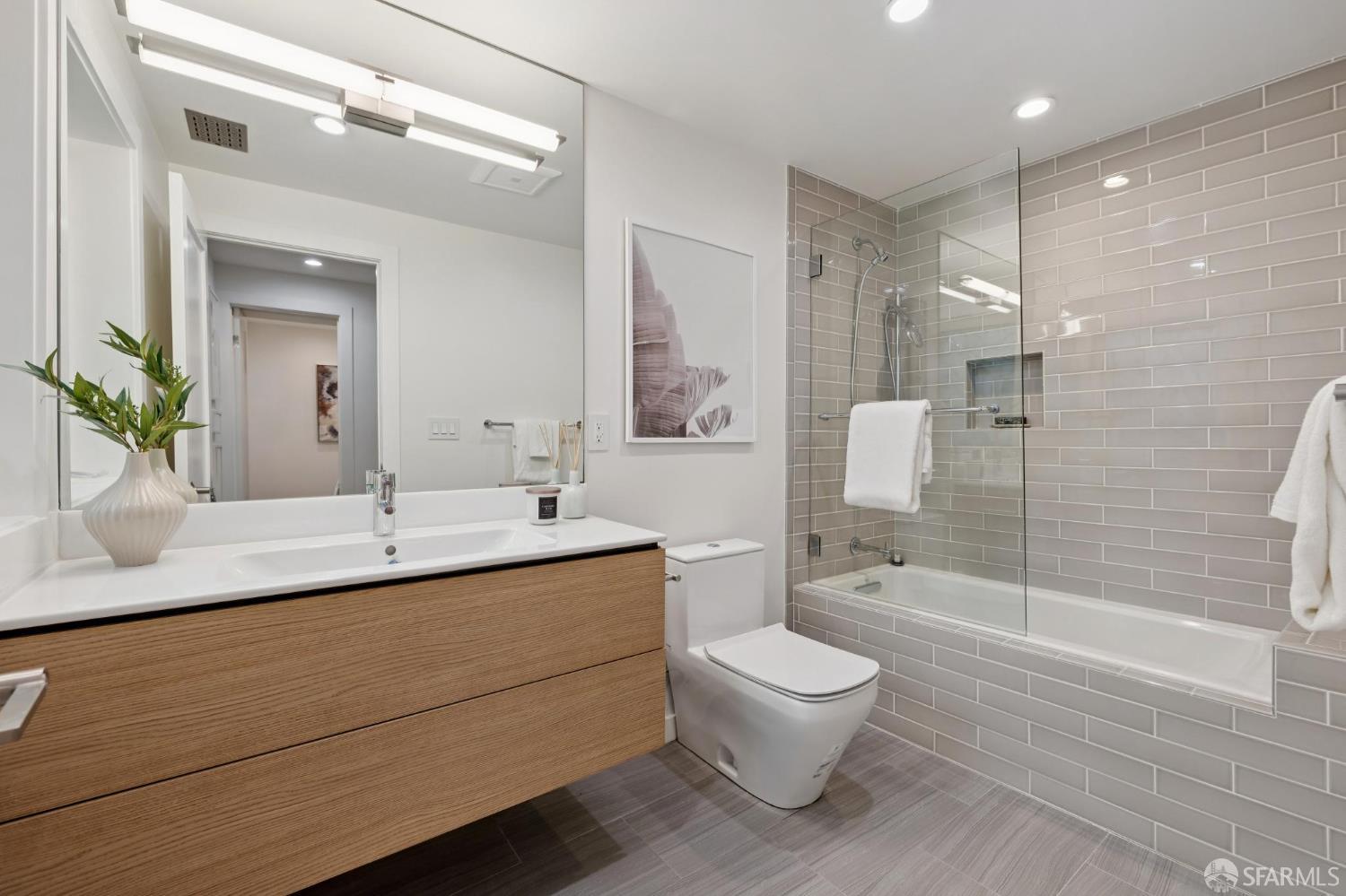 Detail Gallery Image 30 of 45 For 679 San Jose Ave, San Francisco,  CA 94110 - 4 Beds | 3 Baths