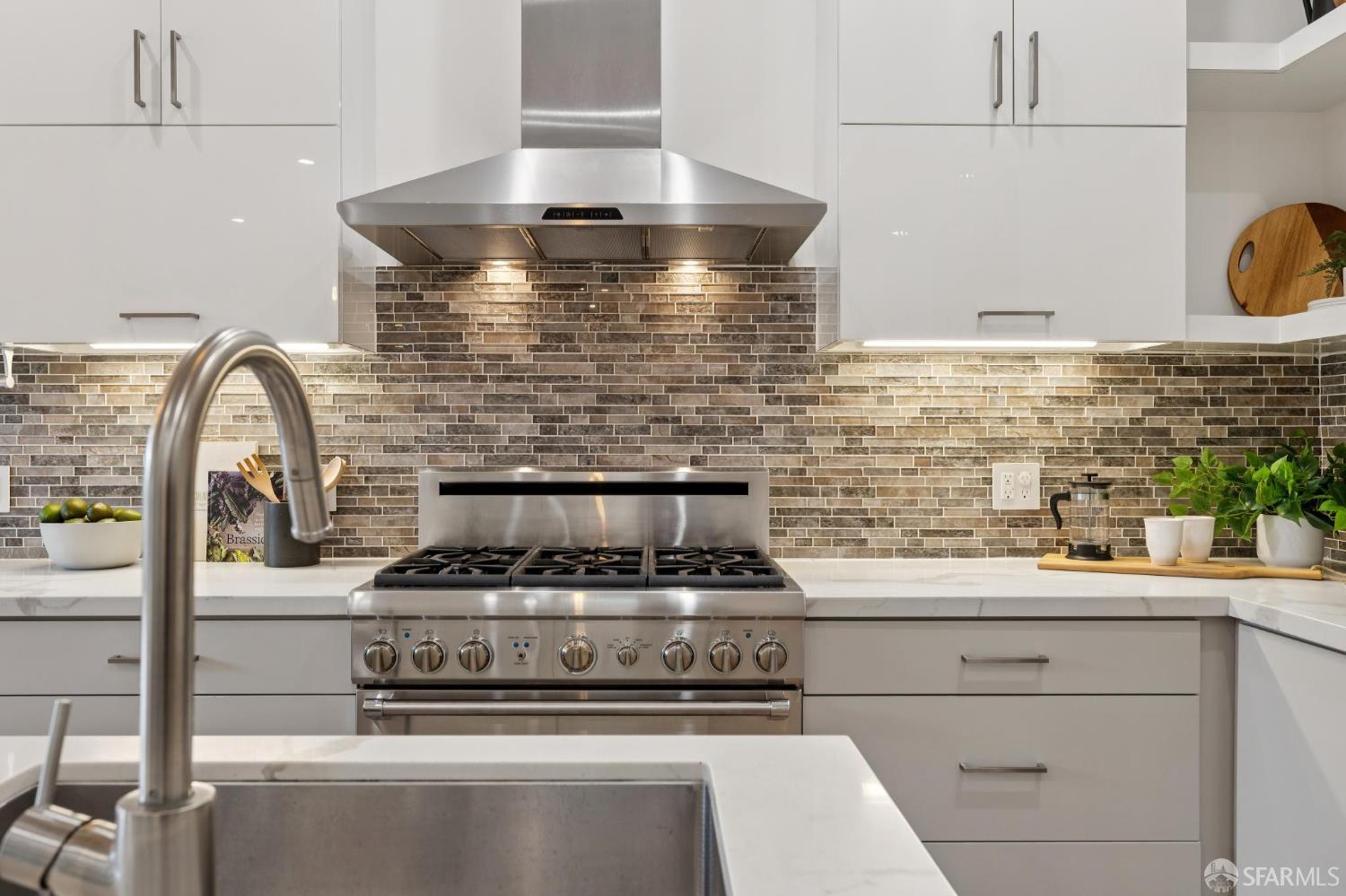 Detail Gallery Image 9 of 45 For 679 San Jose Ave, San Francisco,  CA 94110 - 4 Beds | 3 Baths