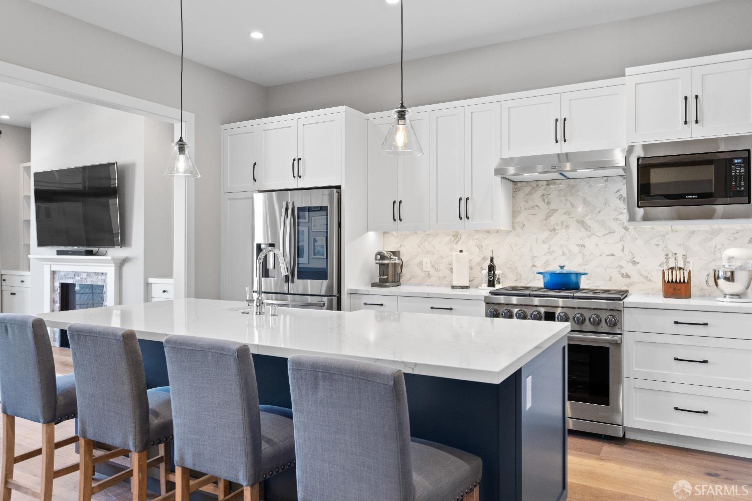 Detail Gallery Image 3 of 27 For 2155 Greenwich St, San Francisco,  CA 94123 - 3 Beds | 3 Baths