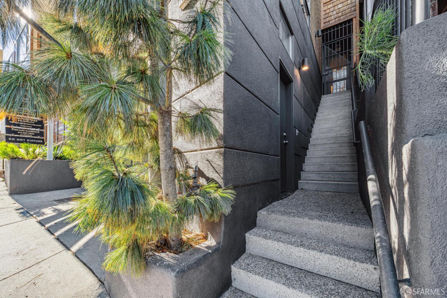 Detail Gallery Image 5 of 61 For 510 Franconia St, San Francisco,  CA 94110 - 3 Beds | 2/1 Baths