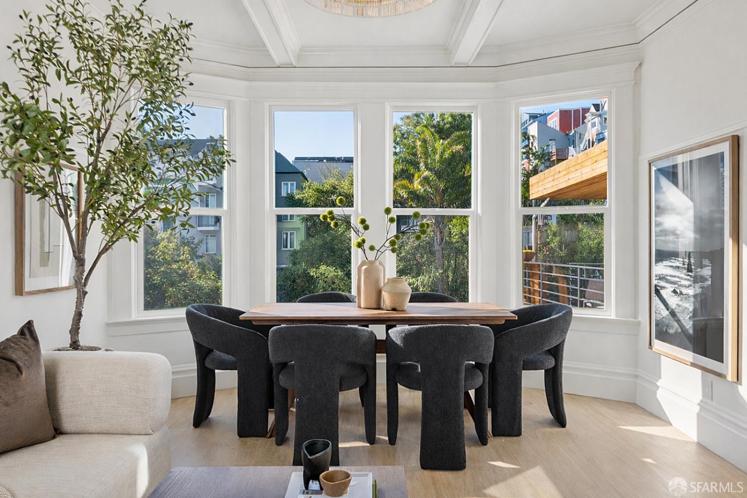 Detail Gallery Image 2 of 22 For 976 Noe St, San Francisco,  CA 94114 - 3 Beds | 1/1 Baths