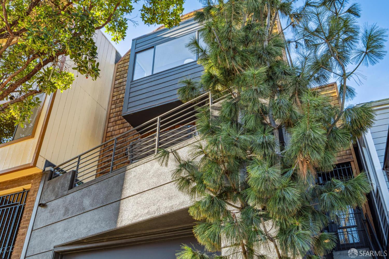 Detail Gallery Image 4 of 61 For 510 Franconia St, San Francisco,  CA 94110 - 3 Beds | 2/1 Baths