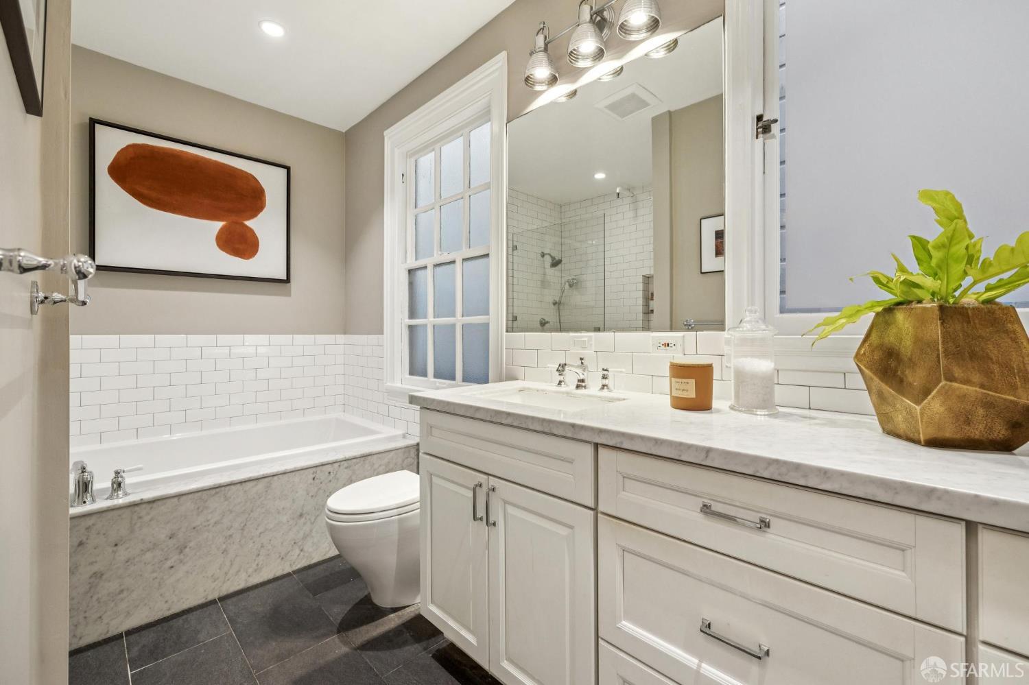 Detail Gallery Image 9 of 52 For 1869 California St #1,  San Francisco,  CA 94109 - 2 Beds | 2 Baths