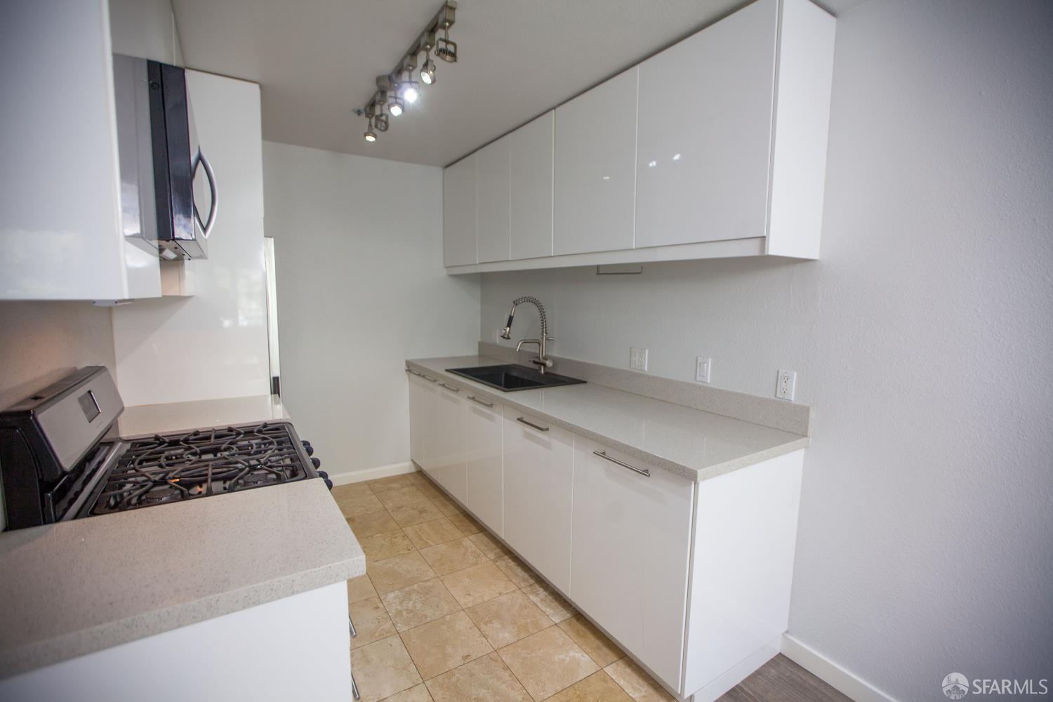 Detail Gallery Image 5 of 16 For 1010 San Antonio Cir #324,  Daly City,  CA 94014 - 1 Beds | 1 Baths