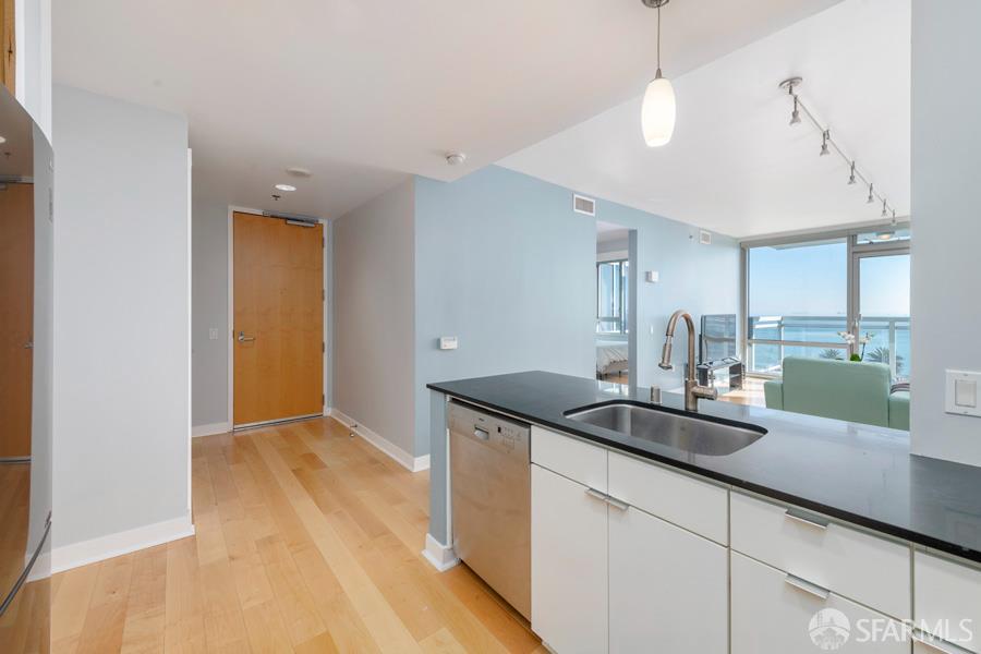 Photo #7: 425091417 Listing: Photo #7