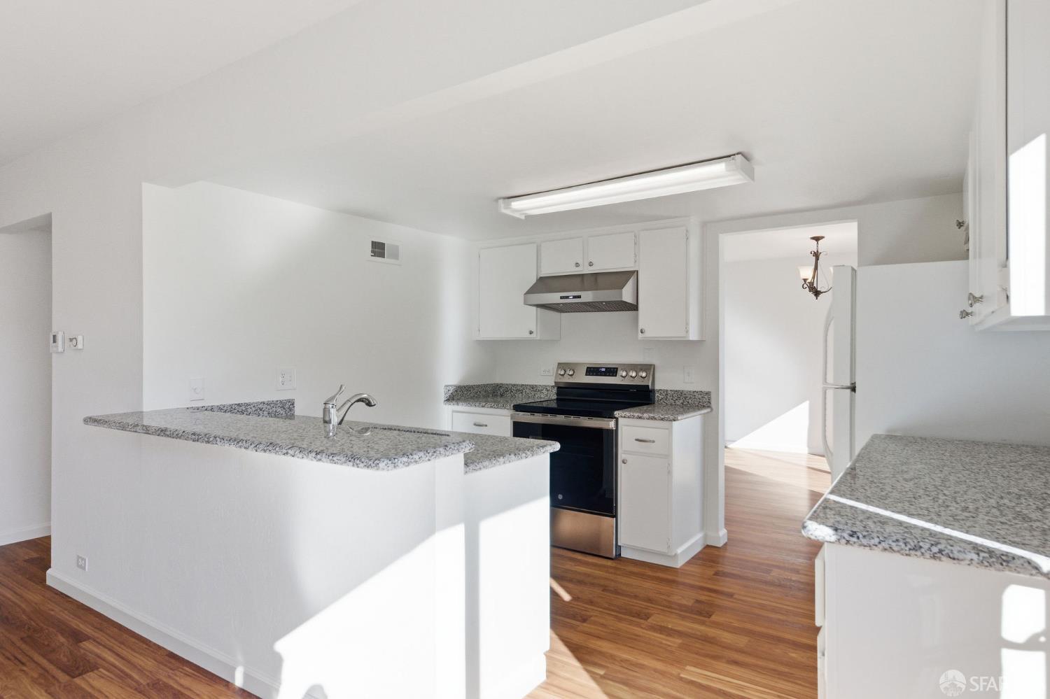 Detail Gallery Image 5 of 41 For 1208 Admiralty Ln, Foster City,  CA 94404 - 3 Beds | 2/1 Baths