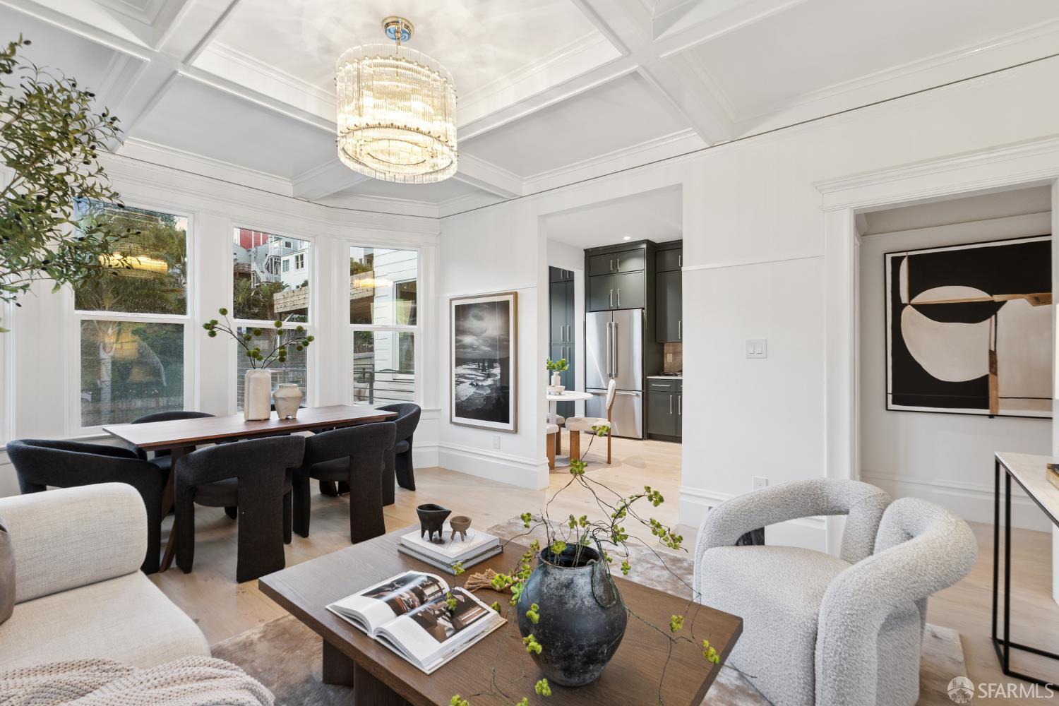 Detail Gallery Image 4 of 22 For 976 Noe St, San Francisco,  CA 94114 - 3 Beds | 1/1 Baths