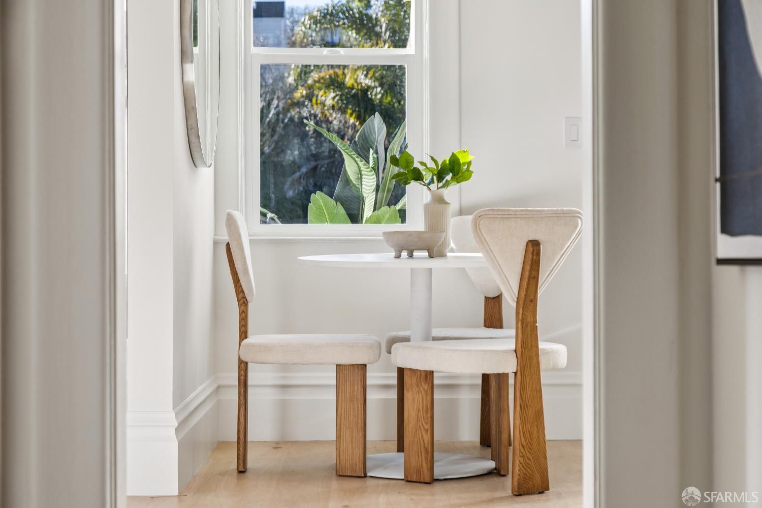 Detail Gallery Image 8 of 22 For 976 Noe St, San Francisco,  CA 94114 - 3 Beds | 1/1 Baths