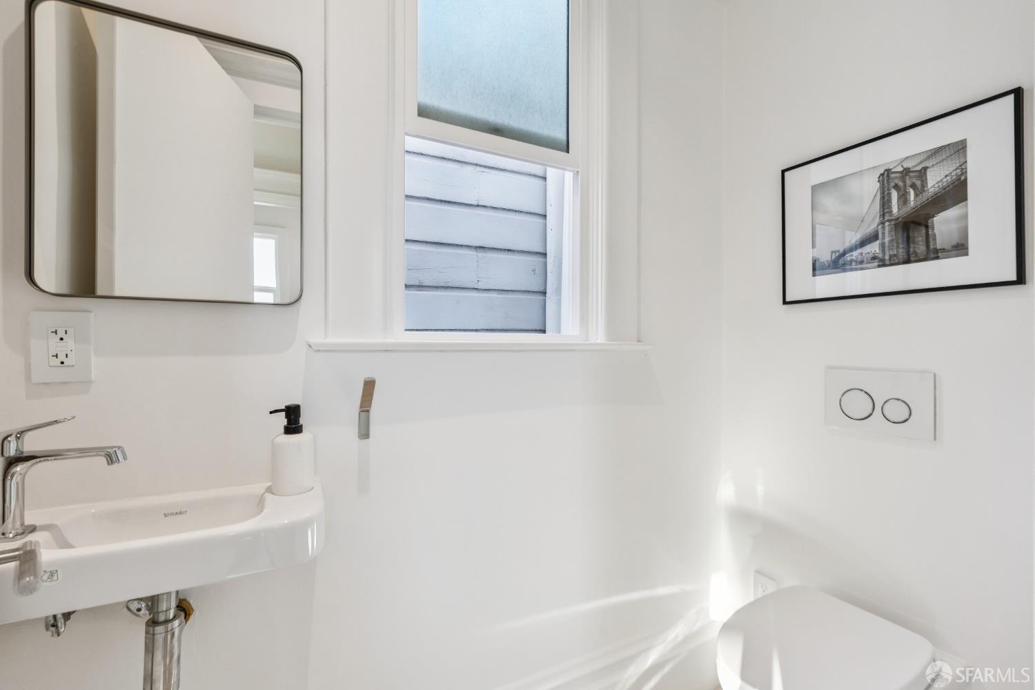 Detail Gallery Image 18 of 22 For 976 Noe St, San Francisco,  CA 94114 - 3 Beds | 1/1 Baths