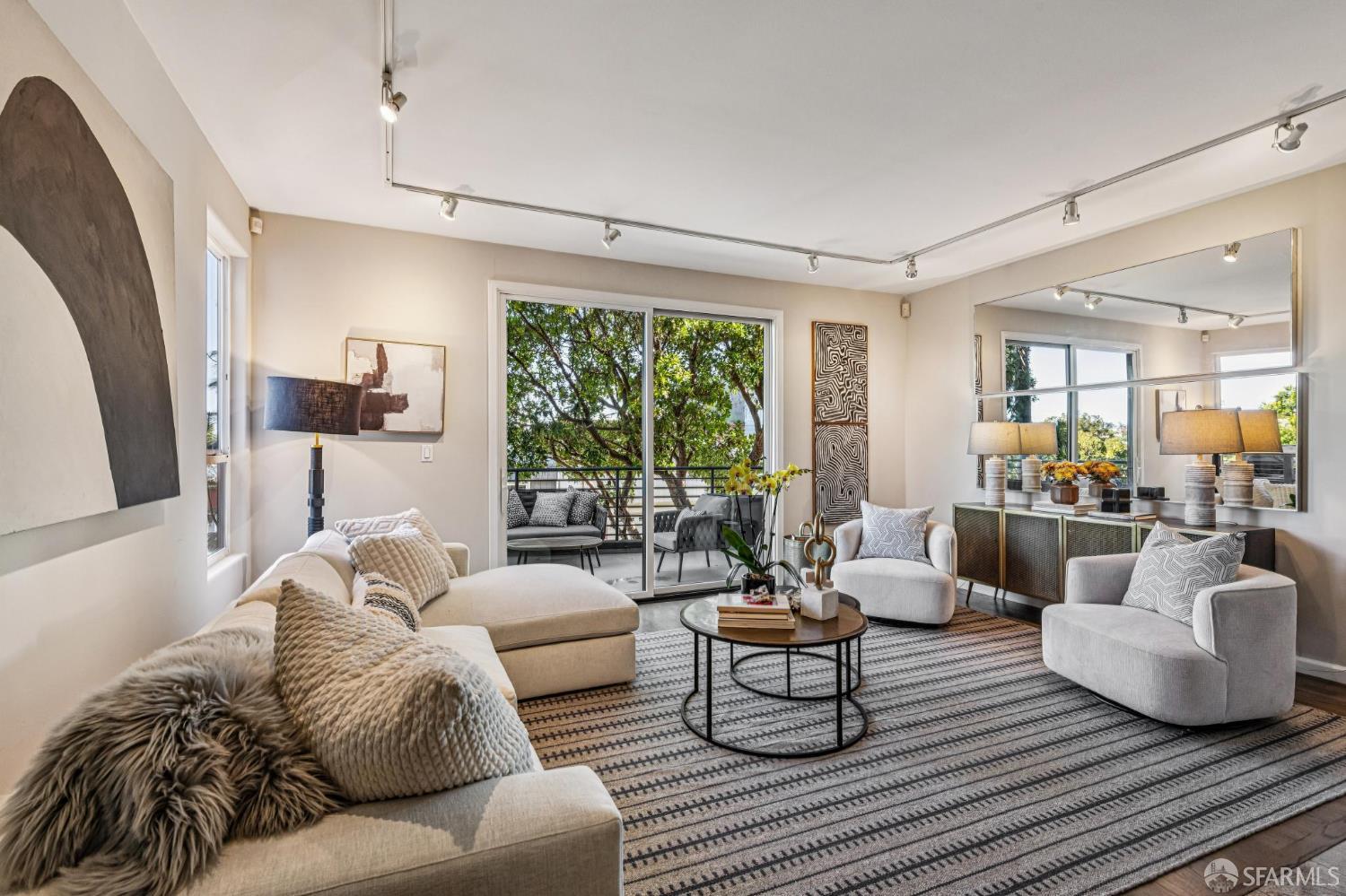 Detail Gallery Image 8 of 61 For 510 Franconia St, San Francisco,  CA 94110 - 3 Beds | 2/1 Baths