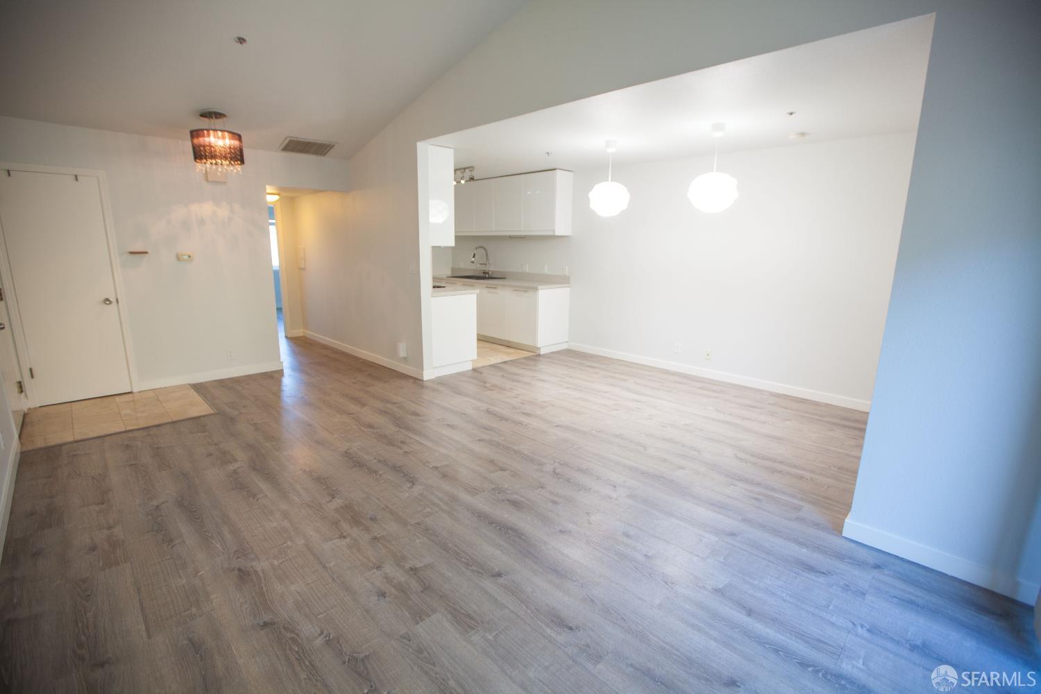 Detail Gallery Image 3 of 16 For 1010 San Antonio Cir #324,  Daly City,  CA 94014 - 1 Beds | 1 Baths