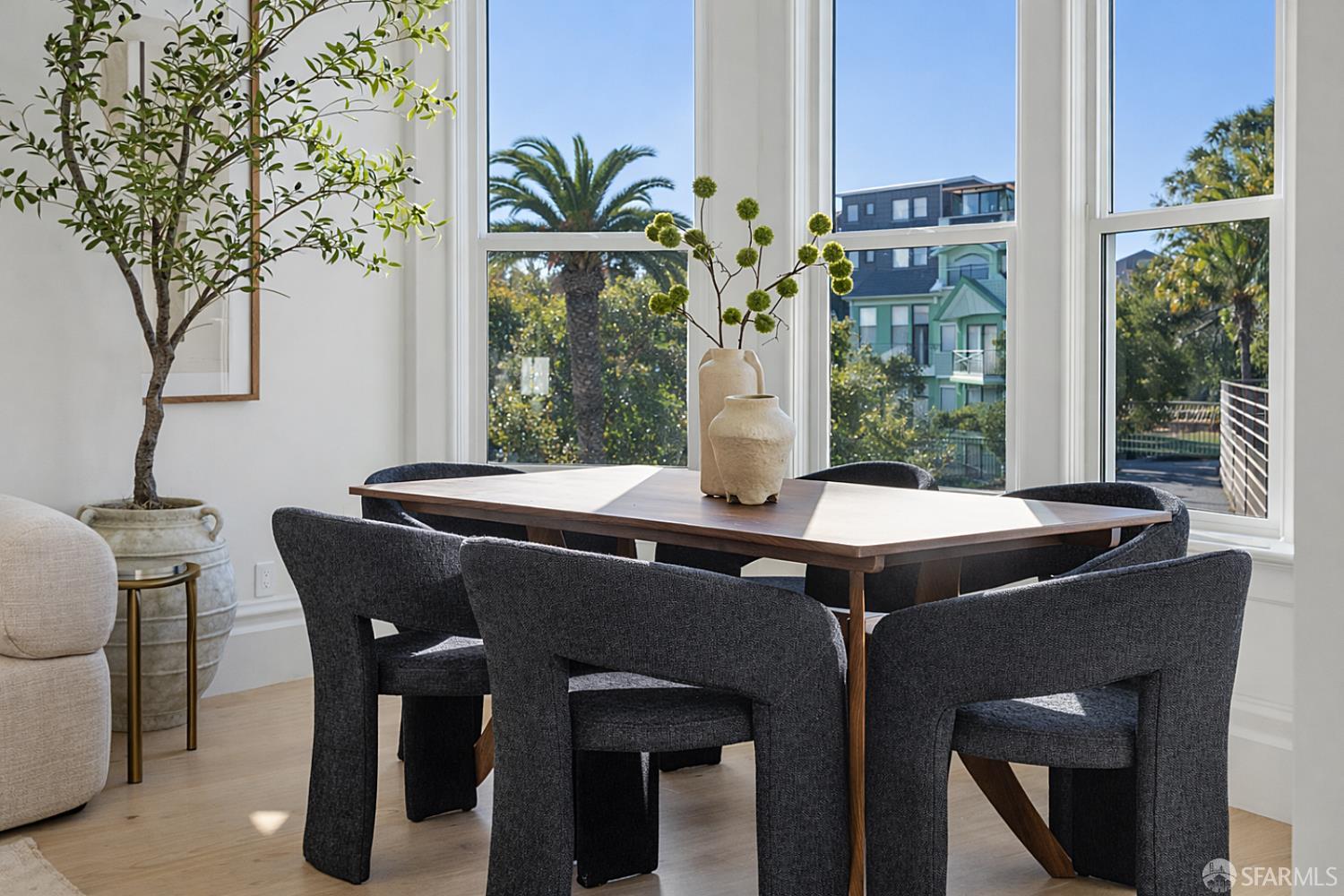 Detail Gallery Image 5 of 22 For 976 Noe St, San Francisco,  CA 94114 - 3 Beds | 1/1 Baths