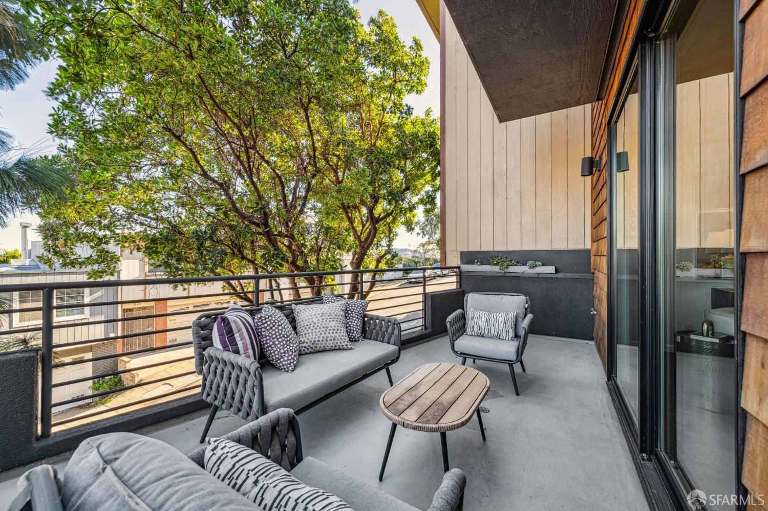 Detail Gallery Image 15 of 61 For 510 Franconia St, San Francisco,  CA 94110 - 3 Beds | 2/1 Baths