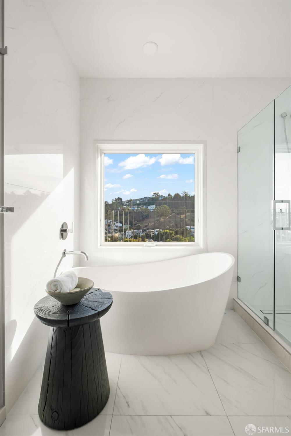 Detail Gallery Image 22 of 74 For 479 28th St, San Francisco,  CA 94131 - 7 Beds | 6/1 Baths